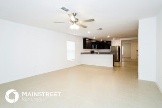 1357 Brenway Dr in Mascotte, FL - Foto de edificio - Building Photo