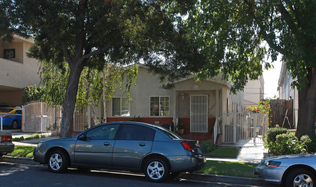 554-556 E Magnolia Blvd in Burbank, CA - Building Photo - Building Photo