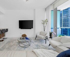 200 Biscayne Boulevard Way, Unit 1406 in Miami, FL - Building Photo - Building Photo