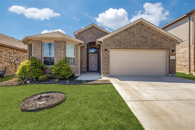 221 Oldcastle Wy in Fort Worth, TX - Building Photo