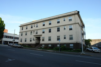 Columbia Manor in Portland, OR - Foto de edificio - Building Photo