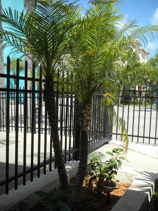 13308 Gulf Blvd, Unit 2 in Madeira Beach, FL - Building Photo