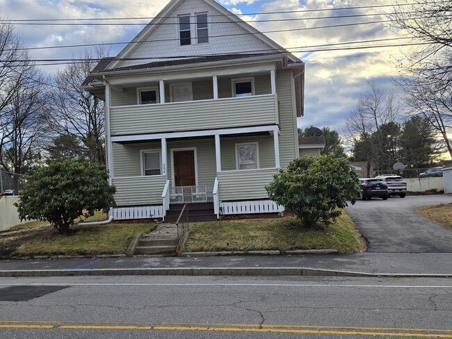 294 E Elm St in Torrington, CT - Building Photo - Building Photo