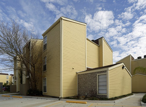 Rock Creek Apartments in Metairie, LA - Building Photo - Building Photo