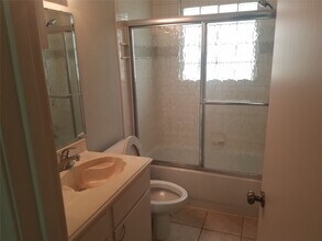 5706 Saxon Dr in Houston, TX - Foto de edificio - Building Photo