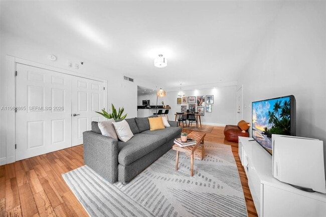 1400 Salzedo St, Unit 108 in Coral Gables, FL - Building Photo - Building Photo