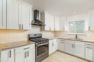 996 Simmons Ln in Novato, CA - Building Photo - Building Photo