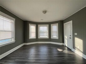 70 Oliver St in Bristol, RI - Building Photo
