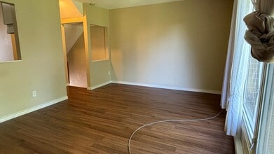 3+1 Beds 2 Baths Townhouse in Windsor, ON - Building Photo - Building Photo