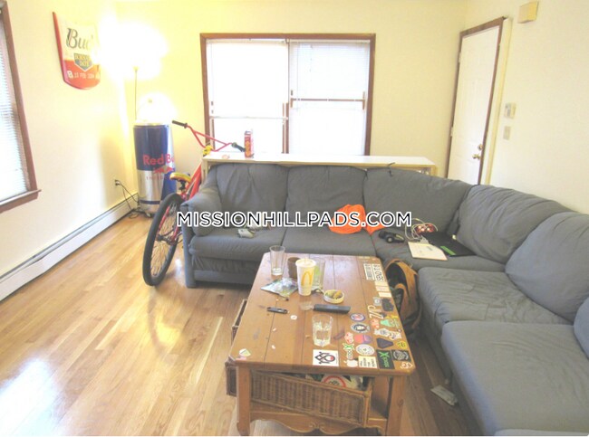 96 Hillside St in Boston, MA - Building Photo - Building Photo