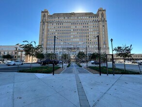 221 W Lancaster Ave in Fort Worth, TX - Foto de edificio - Building Photo