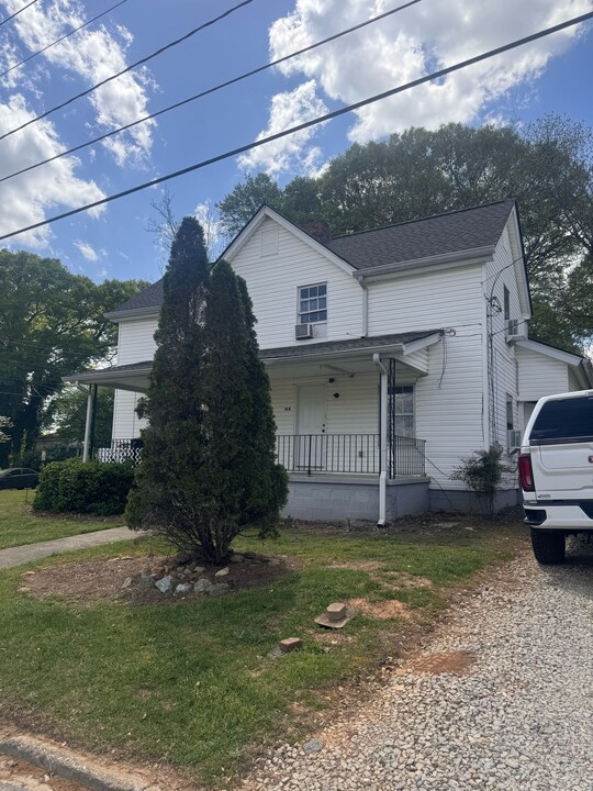 10 Spring St in Gainesville, GA - Building Photo