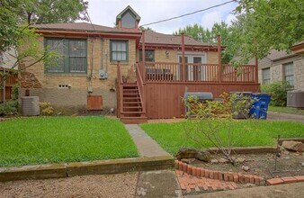 7010 Vivian Ave in Dallas, TX - Building Photo - Building Photo