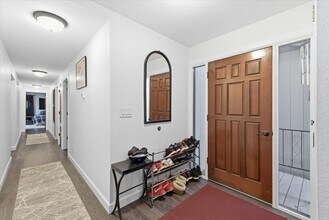 401 Eastwood Dr in Medford, OR - Building Photo - Building Photo