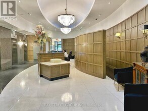 102 Bloor St W in Toronto, ON - Building Photo - Building Photo