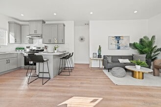 128 S Citrus Ave in Fullerton, CA - Building Photo - Building Photo