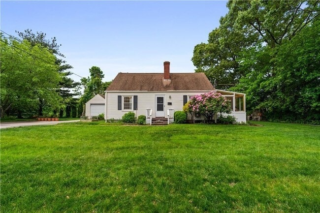 property at 27 1/2 Doro Pl