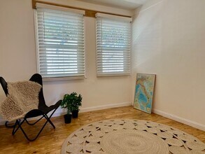 952 1/2 Hyperion Ave, Unit 952 and a half in Los Angeles, CA - Building Photo - Building Photo