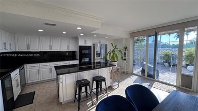 903 NE 27th Ave in Hallandale Beach, FL - Building Photo - Building Photo