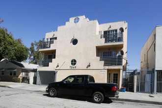 7248 Alabama Ave in Canoga Park, CA - Building Photo - Building Photo