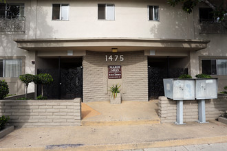 Mardi Gras Apartments in Orange, CA - Building Photo - Building Photo