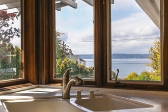 17960 SW Normandy Ter in Normandy Park, WA - Building Photo - Building Photo