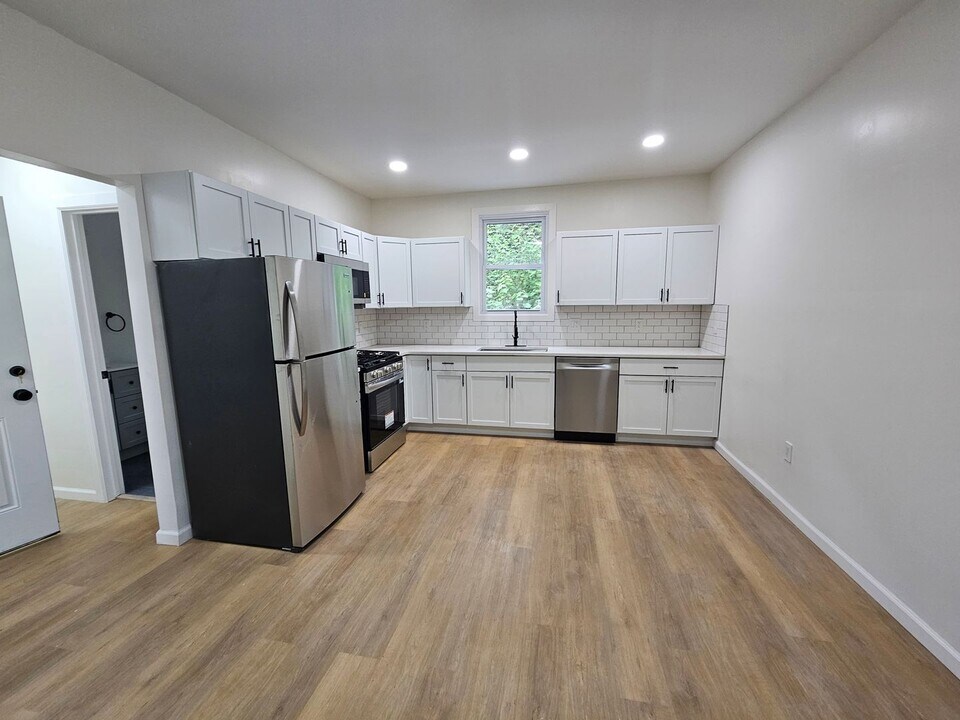 1259 Chartiers Ave in Pittsburgh, PA - Building Photo