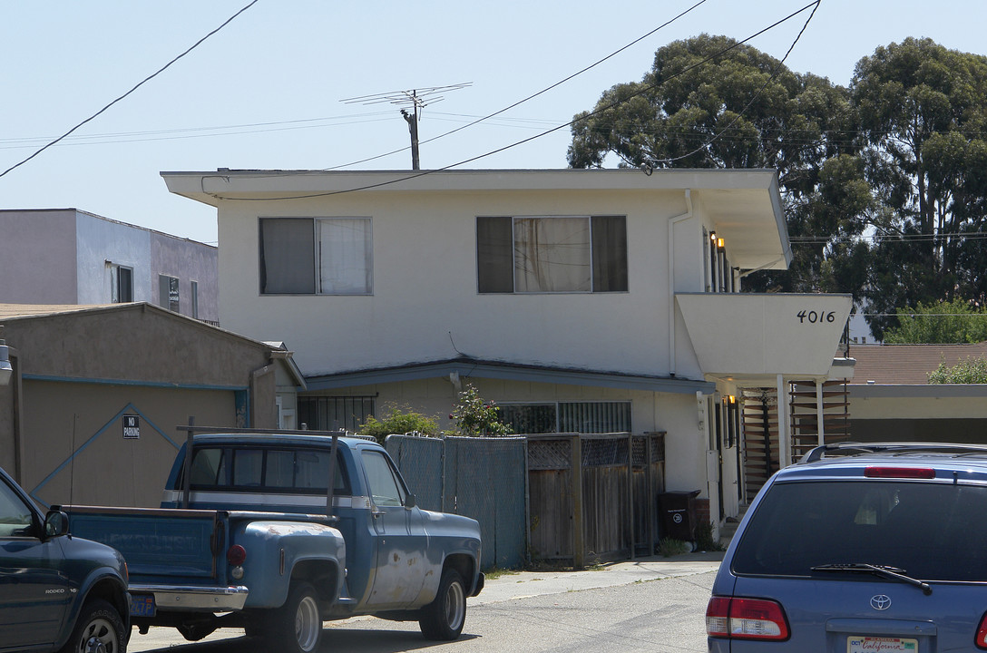 4016 Kansas St in Oakland, CA - Building Photo