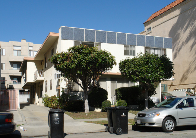 911 S Sherbourne Dr in Los Angeles, CA - Building Photo - Building Photo