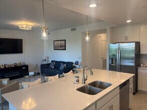 14151 Heritage Landing Blvd, Unit 1017 in Punta Gorda, FL - Foto de edificio - Building Photo