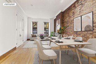 70 W 11th St in New York, NY - Building Photo