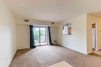 520 Valley Dr in West Chester, PA - Building Photo - Building Photo