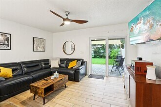 2405 W Stroud Ave in Tampa, FL - Building Photo - Building Photo