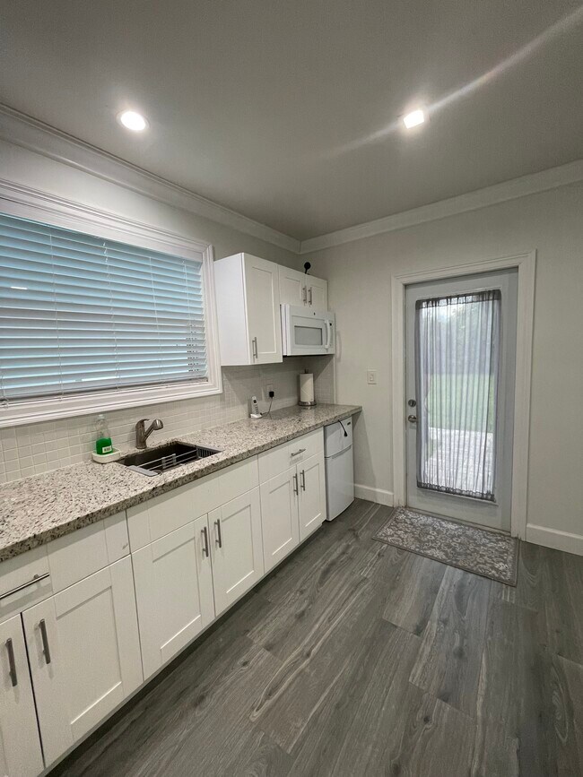 12912 Ixora Rd in North Miami, FL - Building Photo - Building Photo