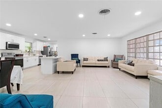 5911 SW 36th Terrace in Fort Lauderdale, FL - Building Photo - Building Photo