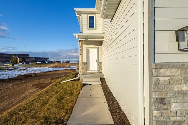 12006 Edgewater Dr in Papillion, NE - Building Photo - Building Photo