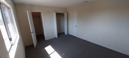 1009 33rd St, Unit Unit#4 in Bakersfield, CA - Foto de edificio - Building Photo