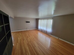 1835 Cromwell Dr, Unit 1835 in Akron, OH - Foto de edificio - Building Photo
