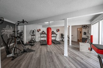 Mission Village in Ontario, CA - Foto de edificio - Interior Photo