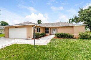 2228 Treehaven Cir in Ft. Myers, FL - Building Photo
