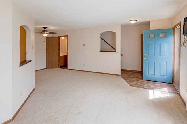 Water's Edge Townhomes in Chaska, MN - Building Photo - Interior Photo