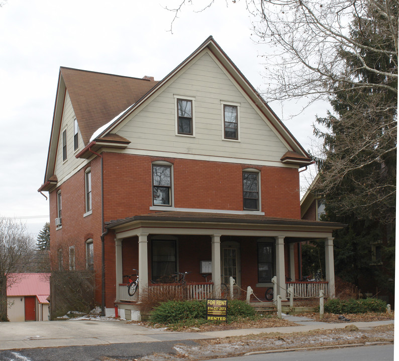 812 College Ave in State College, PA - Foto de edificio