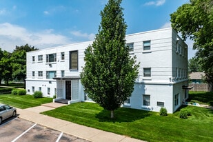 Kenwood Manor Apartments in Sioux Falls, SD - Building Photo