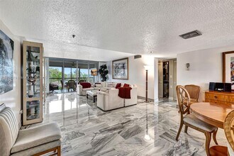 3940 Inverrary Blvd in Lauderhill, FL - Building Photo - Building Photo