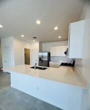 15641 W Kendall St in Goodyear, AZ - Foto de edificio - Building Photo