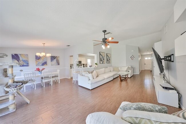 1204 Sawdust Ct in Valrico, FL - Building Photo - Building Photo