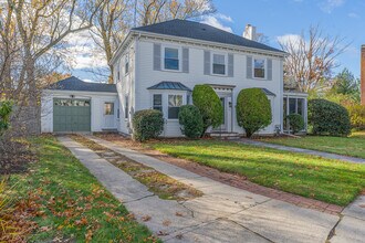 83 Betsey Williams Dr in Cranston, RI - Building Photo - Building Photo