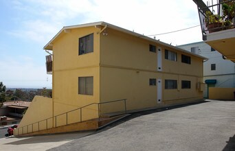 Hilltop Terrace in Ventura, CA - Foto de edificio - Building Photo