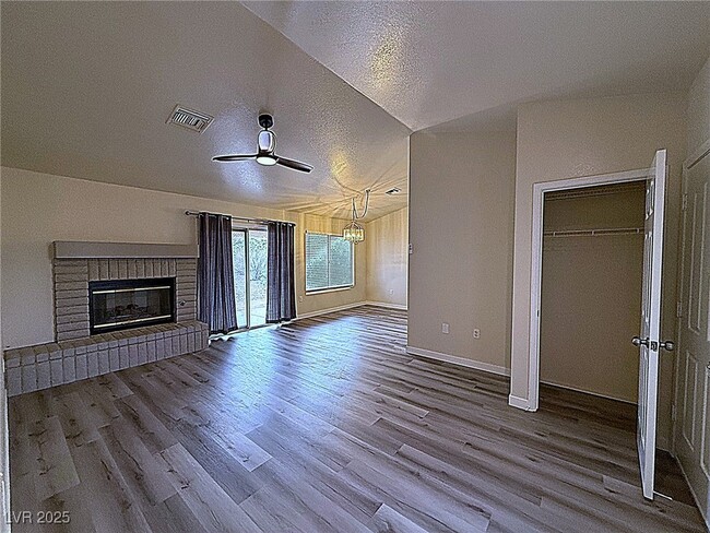 8605 Glenmore Dr in Las Vegas, NV - Building Photo - Building Photo