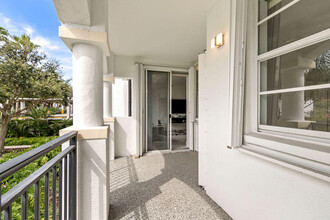 3205 NE 184th St in North Miami Beach, FL - Building Photo - Building Photo